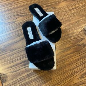 CLOSET CLOSING❗️ Chinese Laundry Black Slide Slippers